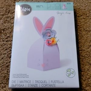 NWT!  Sizzix bunny box die